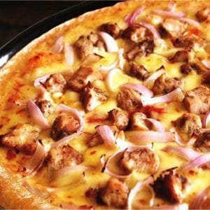 Chicken Tikka Pizza With Drink