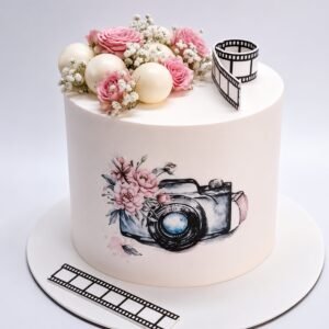 Beautiful Designer Cake by O’Clock in Lahore