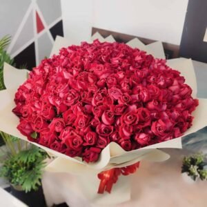 300 Local Red Roses Bouquet in Lahore for Valentines Day