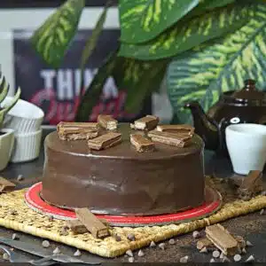 chocolate kitkat cake