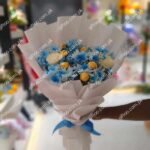 blue theme rocher bouquet